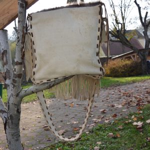 Tasche aus Leder und Waschbärfell